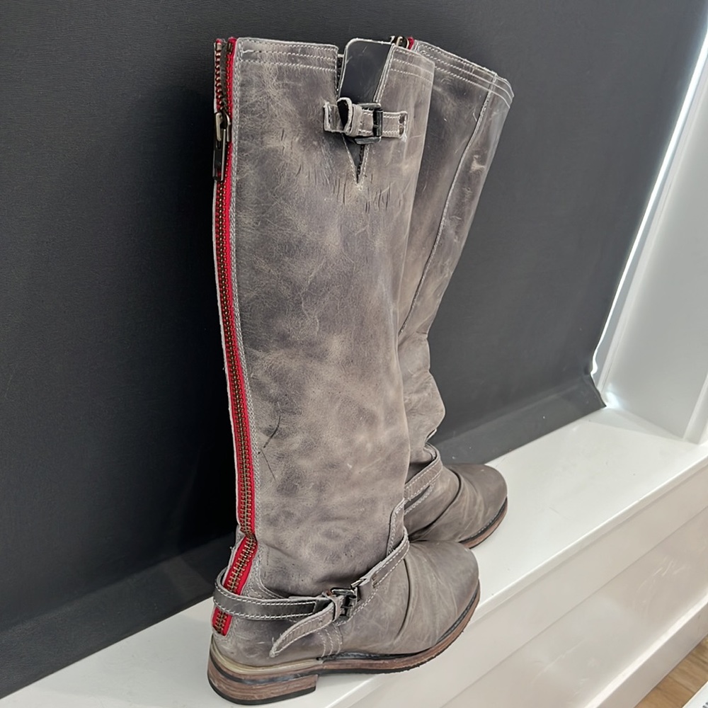 Boot - Picture 2 of 2